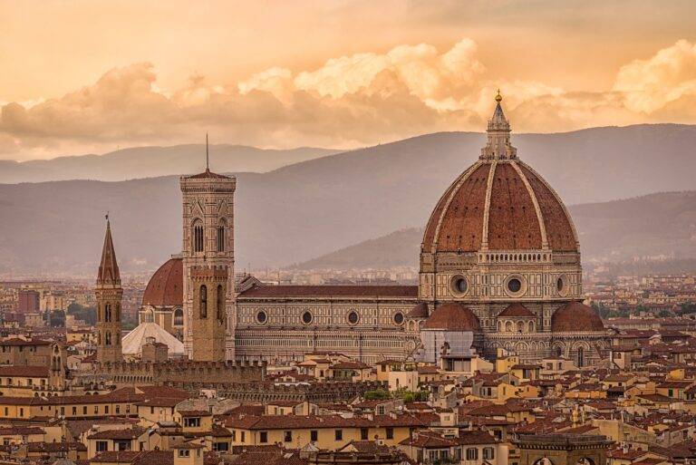 Vegetarian and Vegan Travel: Navigating Dietary Options Abroad